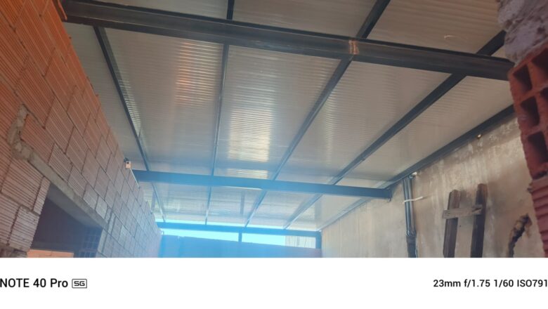 مقاول تركيب ساندوتش بانل في جدة: الحل المثالي للبناء العصري